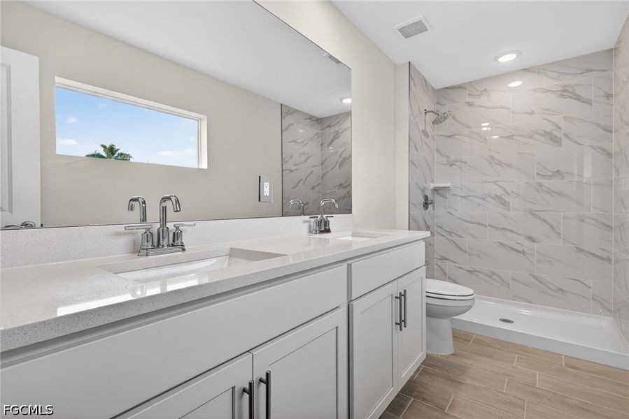 Furnished interior view inside a new home in Cape Coral, Cape Coral (Image 13).