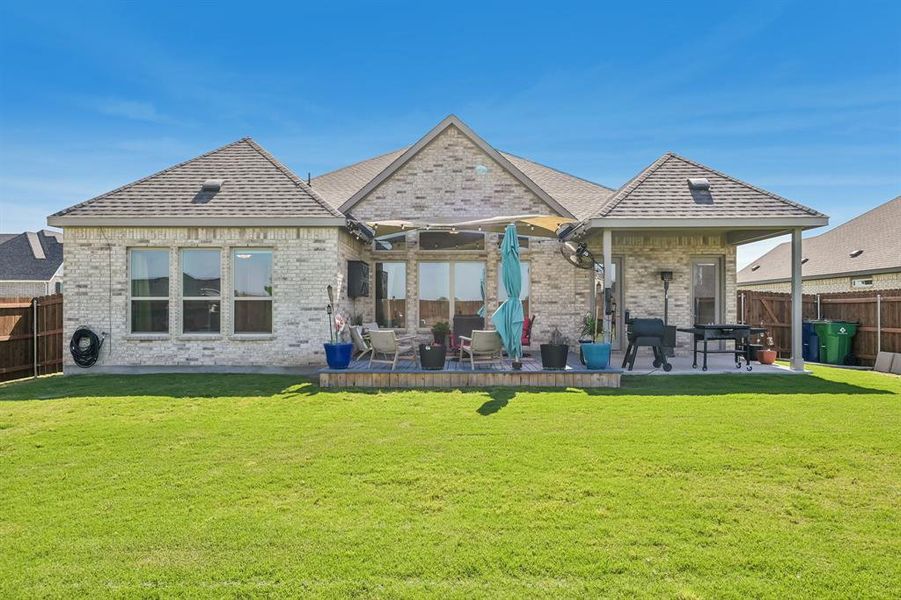 Exterior details and patio area of a home in Ridge Crossing, Waxahachie (Image 23).