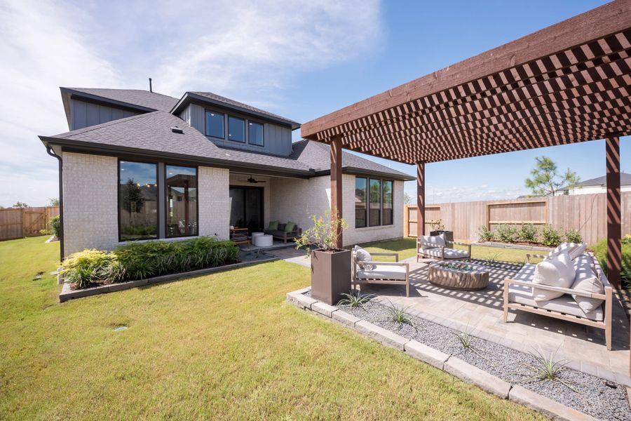 Representative exterior details of a home built from the Goldeneye by Tri Pointe Homes in Jubilee 50′, Hockley (Image 26).