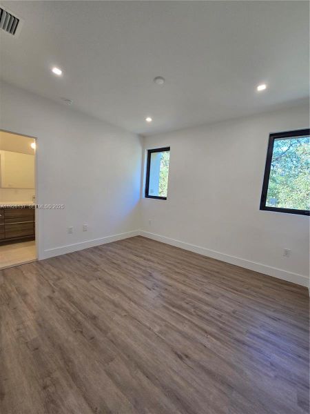 Spacious, unfurnished interior of a new home in , Dania Beach (Image 15).