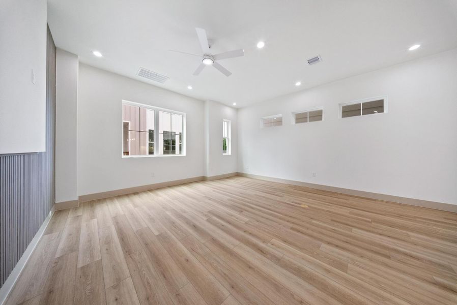 Spacious, unfurnished interior of a new home in , Houston (Image 20).