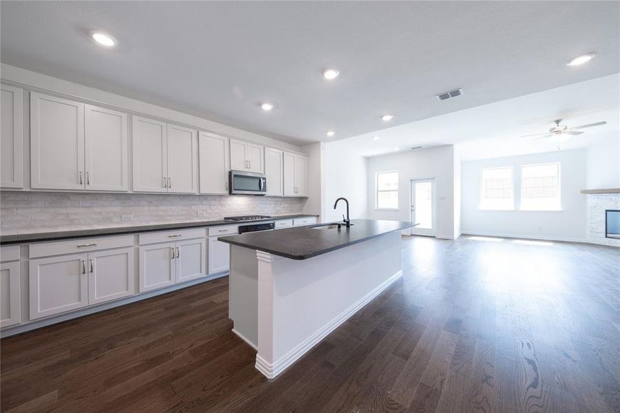 Furnished interior view inside a new home in Chalk Hill, Celina (Image 7). Furnished interior view inside a new home in Chalk Hill, Celina (Image 7).