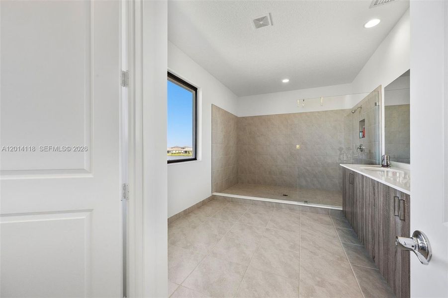 Spacious, unfurnished interior of a new home in , Immokalee (Image 30). Spacious, unfurnished interior of a new home in , Immokalee (Image 30).