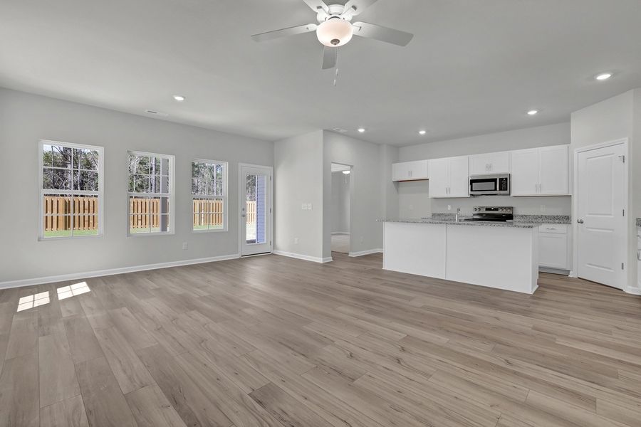 Spacious, unfurnished interior of a new home in River Tide Farms, Bolivia (Image 13).
