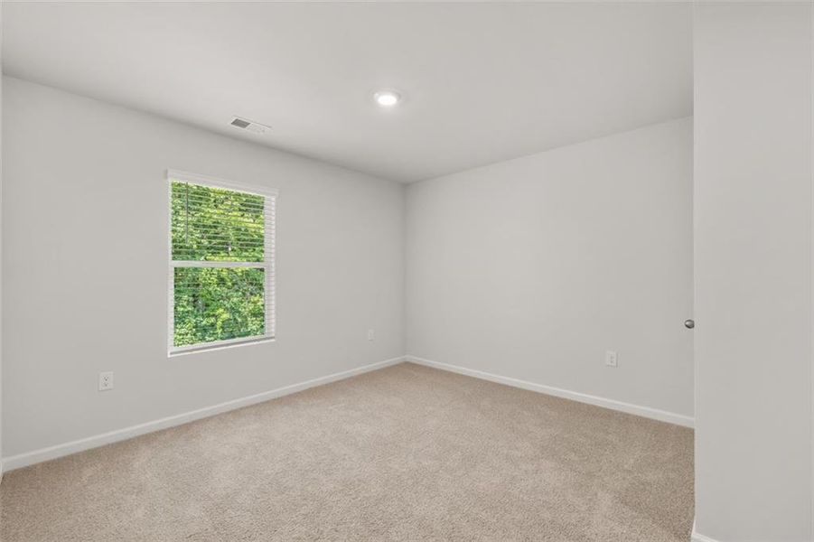 Spacious, unfurnished interior of a new home in Oakleigh Glen, Dallas (Image 18).