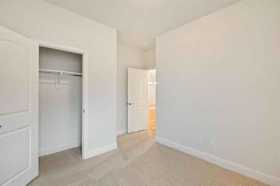 Spacious, unfurnished interior of a new home in Creekside, Royse City (Image 20).