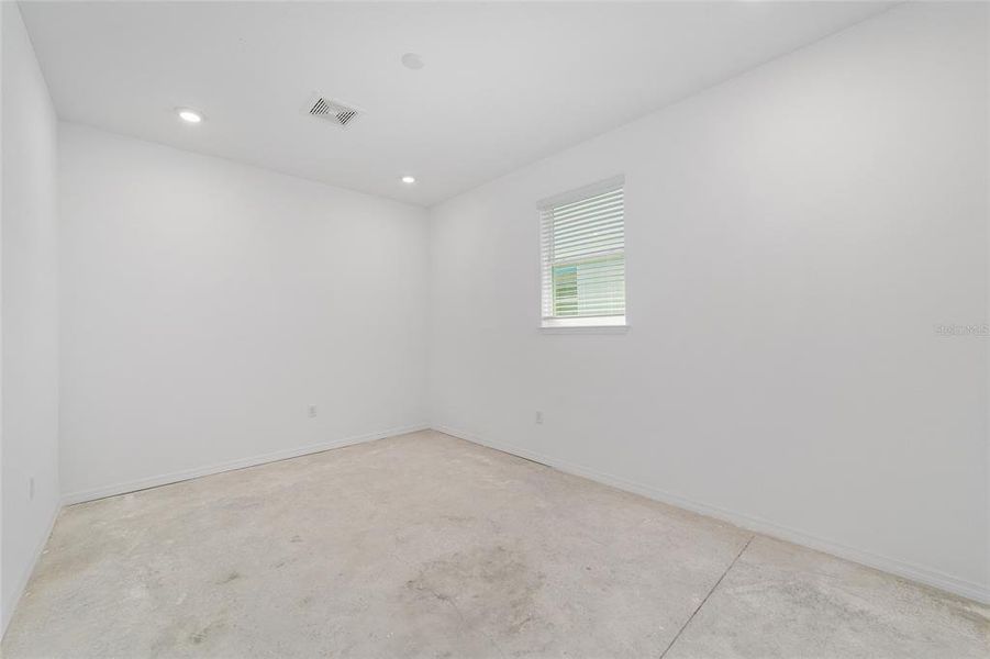 Spacious, unfurnished interior of a new home in Calesa Township, Ocala (Image 31).