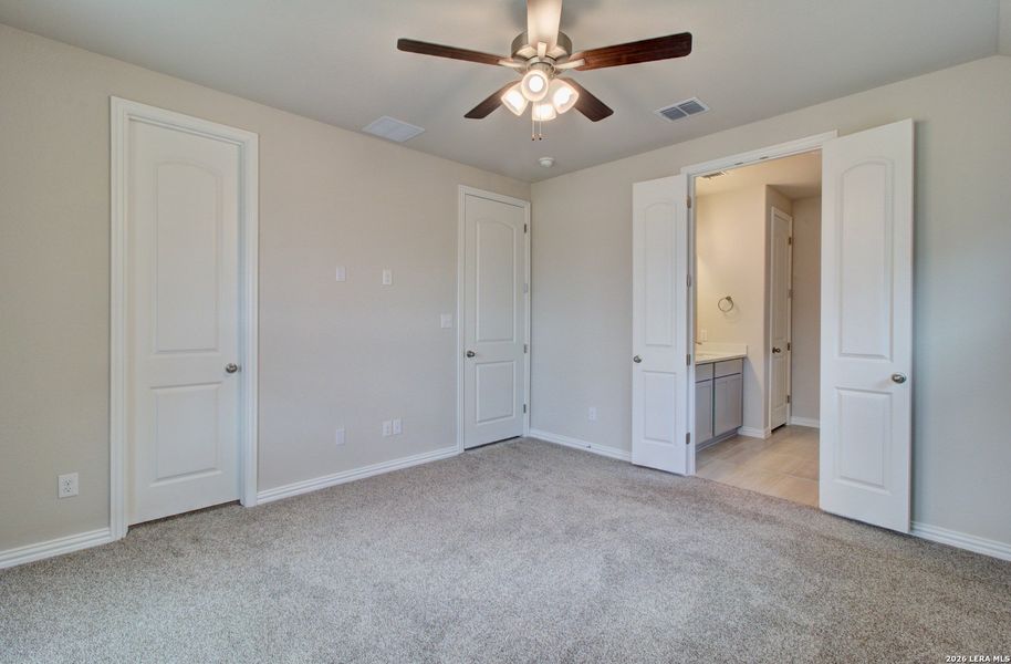 Spacious, unfurnished interior of a new home in Clear Creek, New Braunfels (Image 23).