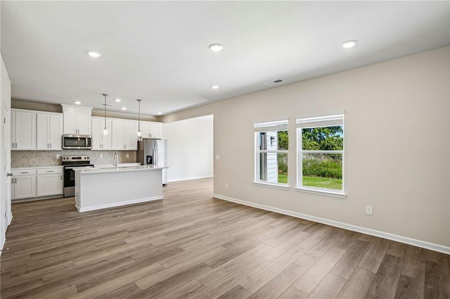 Spacious, unfurnished interior of a new home in Hawthorne Station, College Park (Image 30).