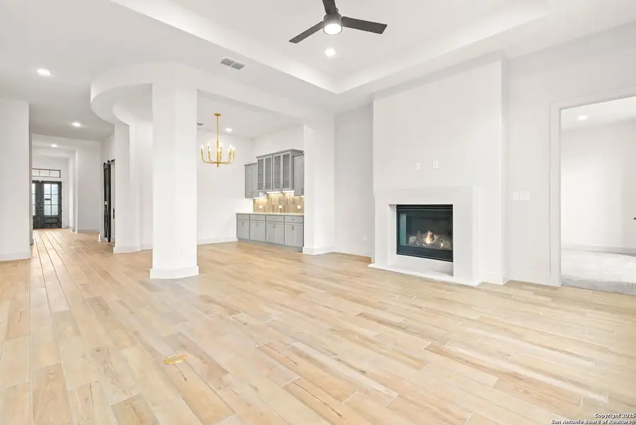 Spacious, unfurnished interior of a new home in Ventana - 70', Bulverde (Image 22).