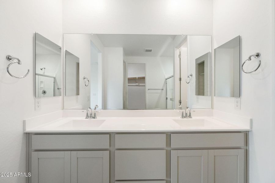 OWNER'S BATH OWNER'S BATH