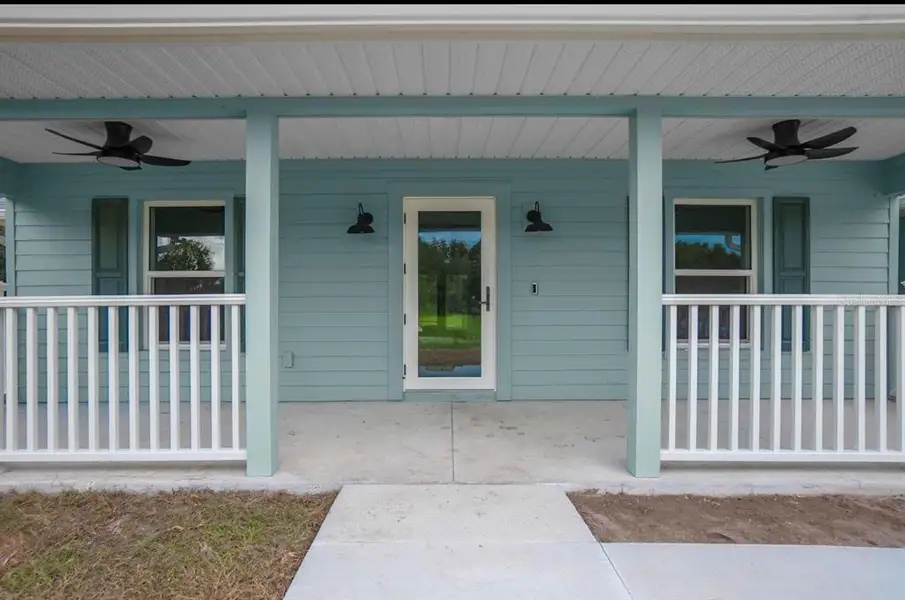 Exterior details and patio area of a home in , Webster (Image 3).