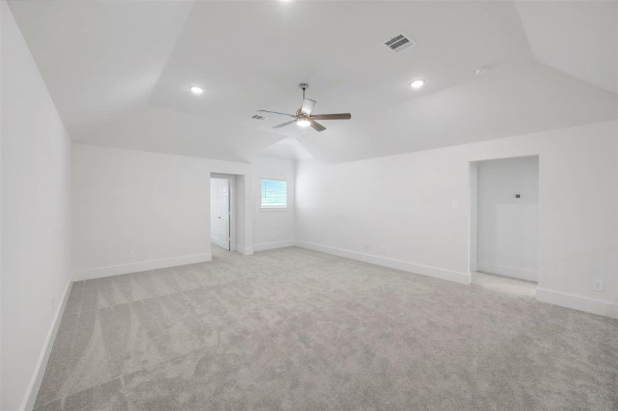 Spacious, unfurnished interior of a new home in Sorella, Tomball (Image 29). Spacious, unfurnished interior of a new home in Sorella, Tomball (Image 29).