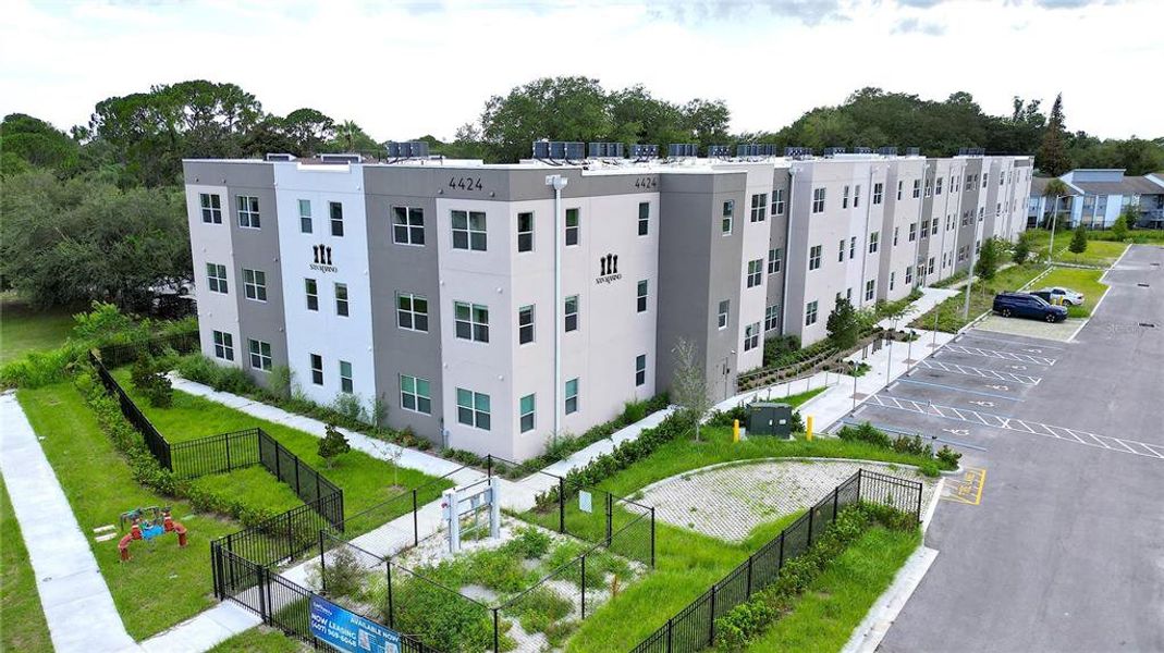 Condo located in Orlando, FL showcasing its design and architecture (Image 1). Condo located in Orlando, FL showcasing its design and architecture (Image 1).