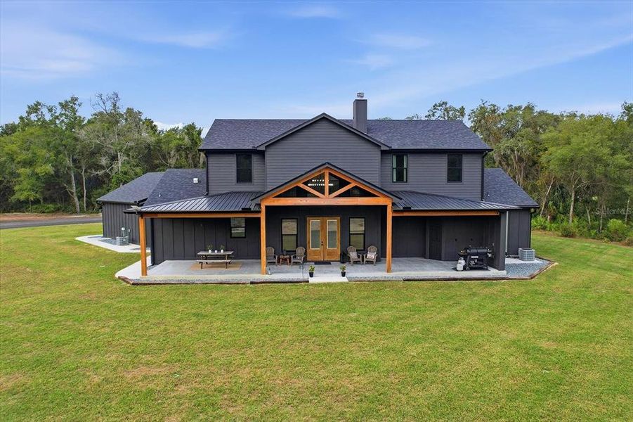 Exterior details and patio area of a home in , Inglis (Image 46).
