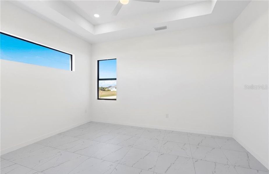 Spacious, unfurnished interior of a new home in , Cape Coral (Image 30).