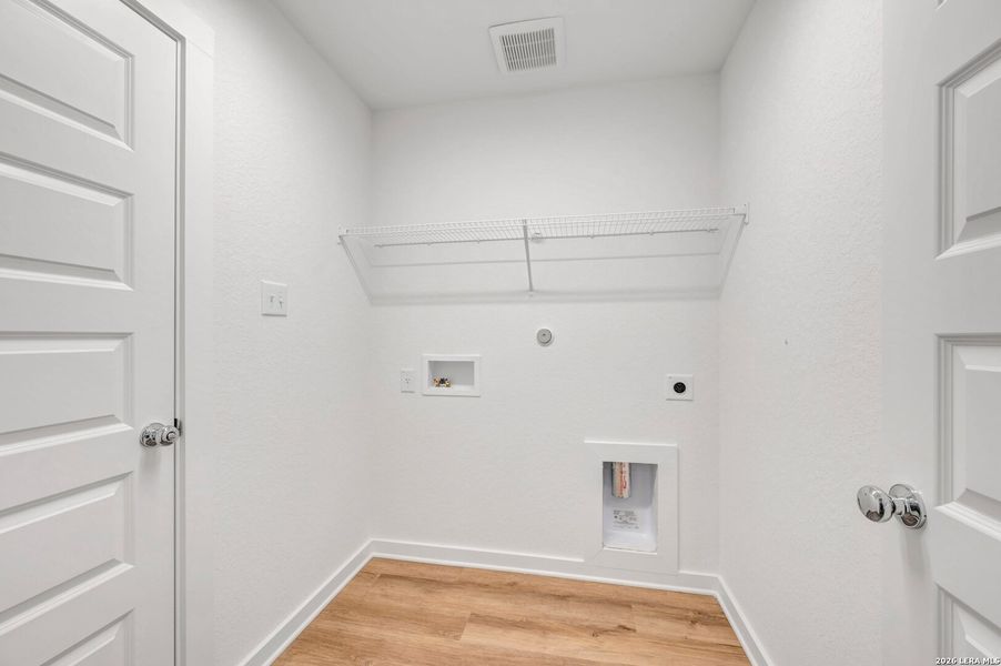 Spacious, unfurnished interior of a new home in Cinco Lakes, San Antonio (Image 22). Spacious, unfurnished interior of a new home in Cinco Lakes, San Antonio (Image 22).