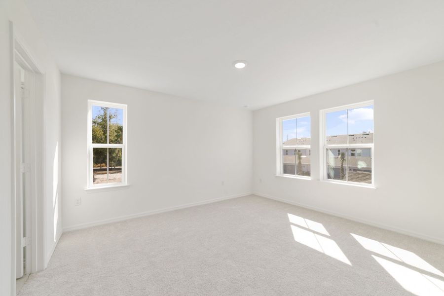 Spacious, unfurnished interior of a new home in Aulin Square, Oviedo (Image 22).