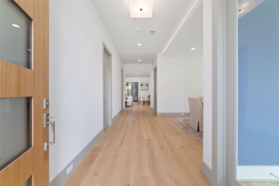 Spacious, unfurnished interior of a new home in , Bellaire (Image 20). Spacious, unfurnished interior of a new home in , Bellaire (Image 20).