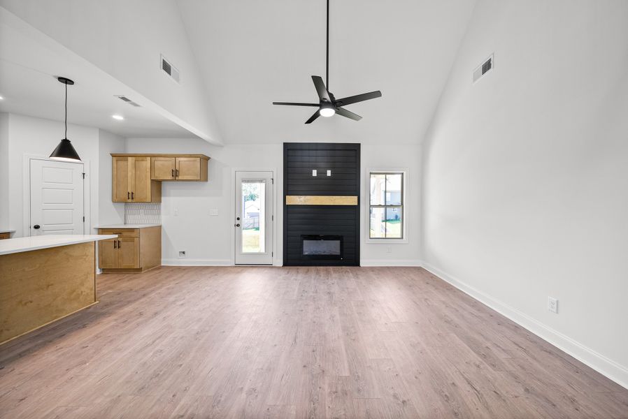 Spacious, unfurnished interior of a new home in Cherry Fields, Clarksville (Image 11).