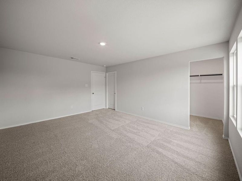 Spacious, unfurnished interior of a new home in Stoney Ridge, Hudson (Image 14).