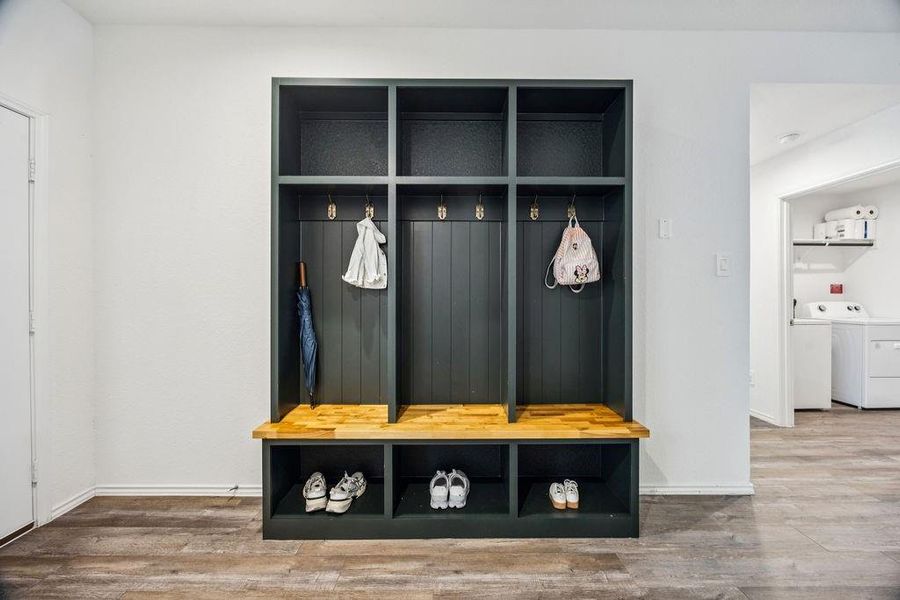 Stylish and functional mudroom with ample storage, perfect for organizing shoes, coats, and accessories. Ideal for keeping your home tidy and clutter-free. Stylish and functional mudroom with ample storage, perfect for organizing shoes, coats, and accessories. Ideal for keeping your home tidy and clutter-free.