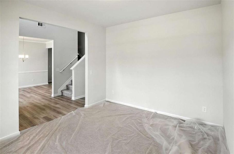 Spacious, unfurnished interior of a new home in Creekside Landing, Dallas (Image 21).