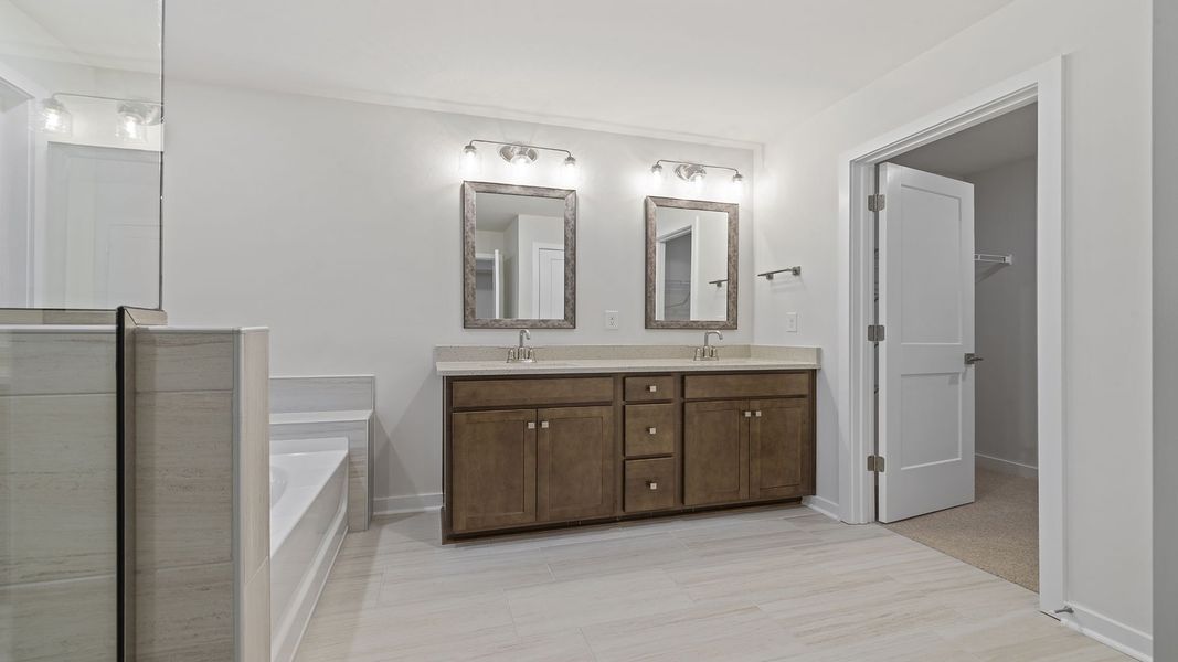 Furnished interior view inside a new home in Harrison Valley, Simpsonville (Image 15).