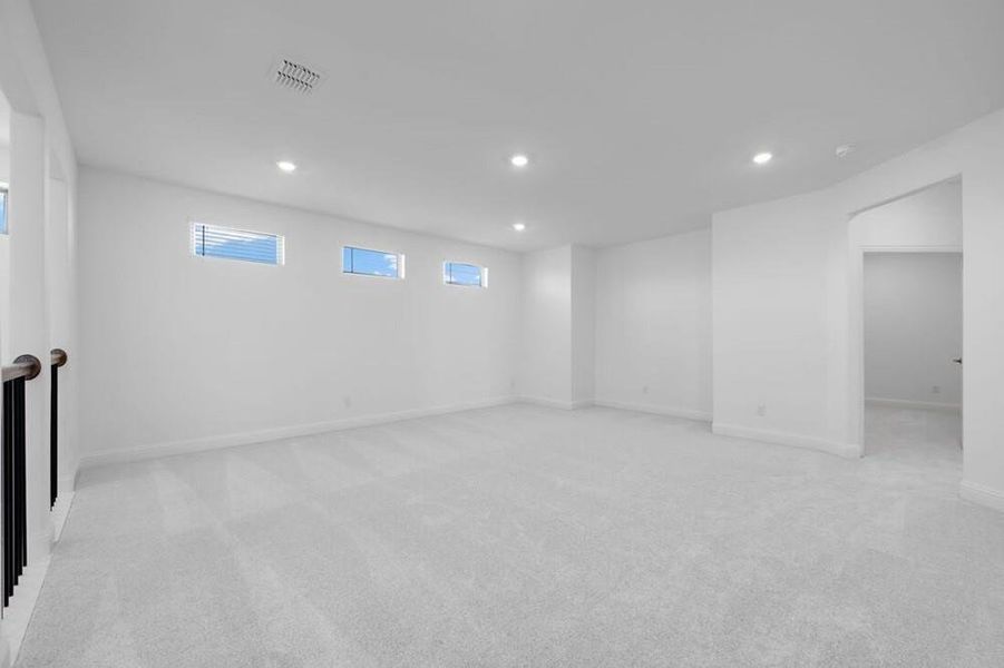 Spacious, unfurnished interior of a new home in South Oak 60s, Lakewood Village (Image 24).