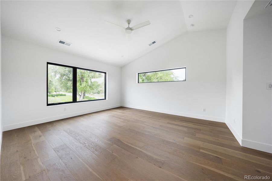 Spacious, unfurnished interior of a new home in , Golden (Image 25).