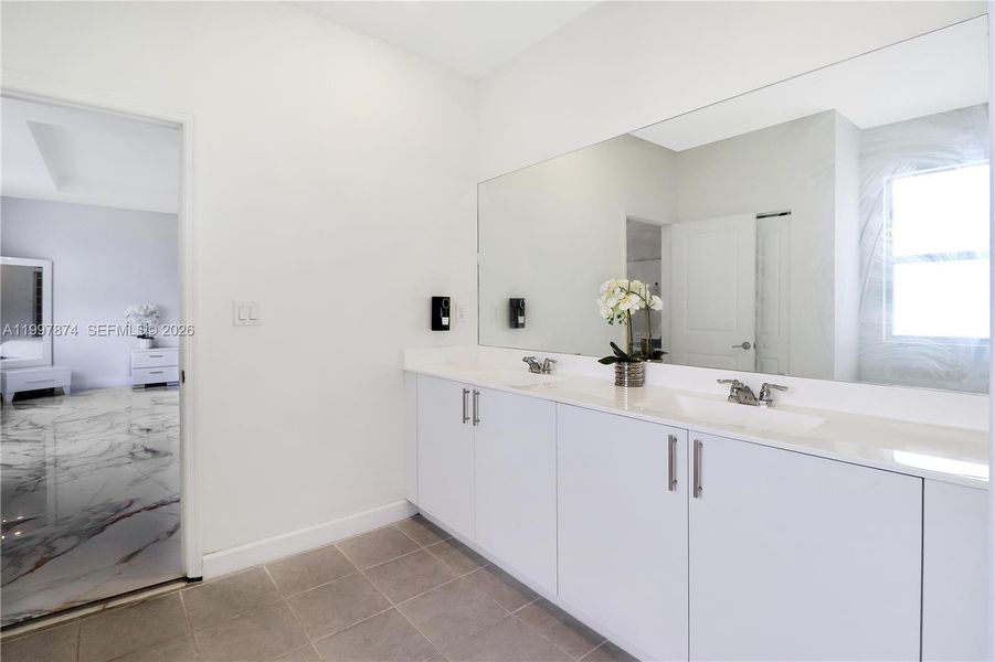 Furnished interior view inside a new home in , Homestead (Image 39).