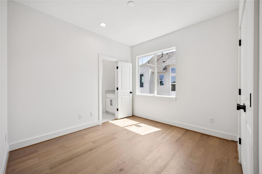 Spacious, unfurnished interior of a new home in , Houston (Image 24).