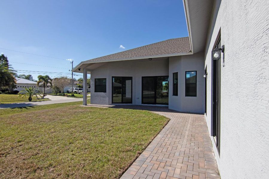 4 - Exterior Patio & Lanai