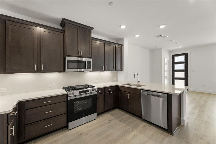 06. 2539 Huxley - Kitchen (2)