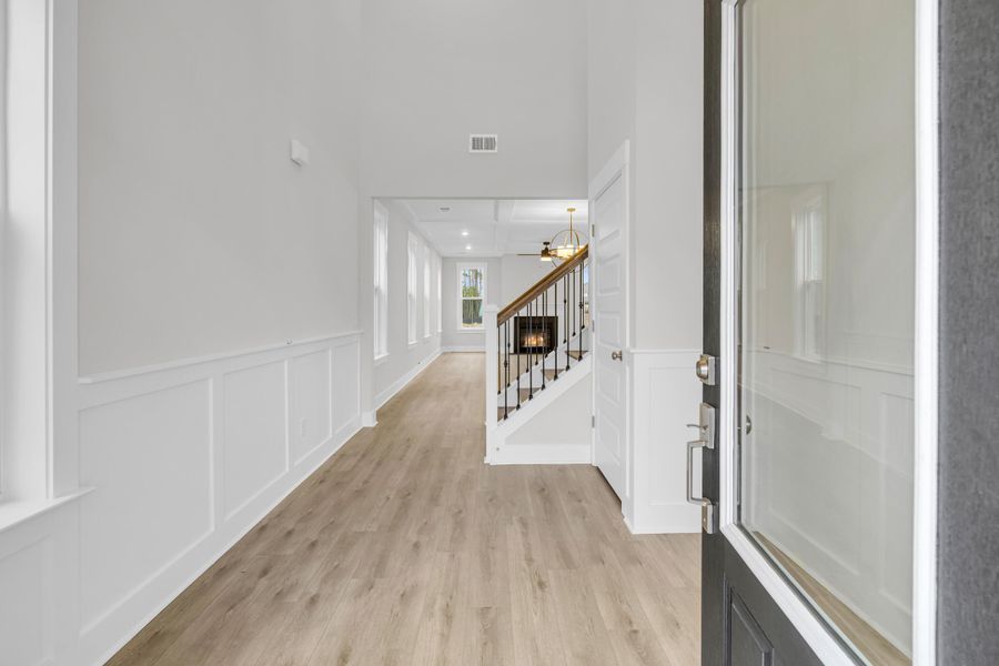 Spacious, unfurnished interior of a new home in Hewing Farms, Summerville (Image 38).