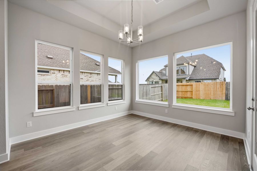 Spacious, unfurnished interior of a new home in Canterra Creek  60', Rosharon (Image 25).