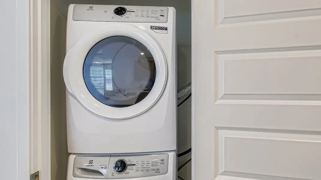 2556 Cottage Anderson Farms Iris Laundry F1 Base2