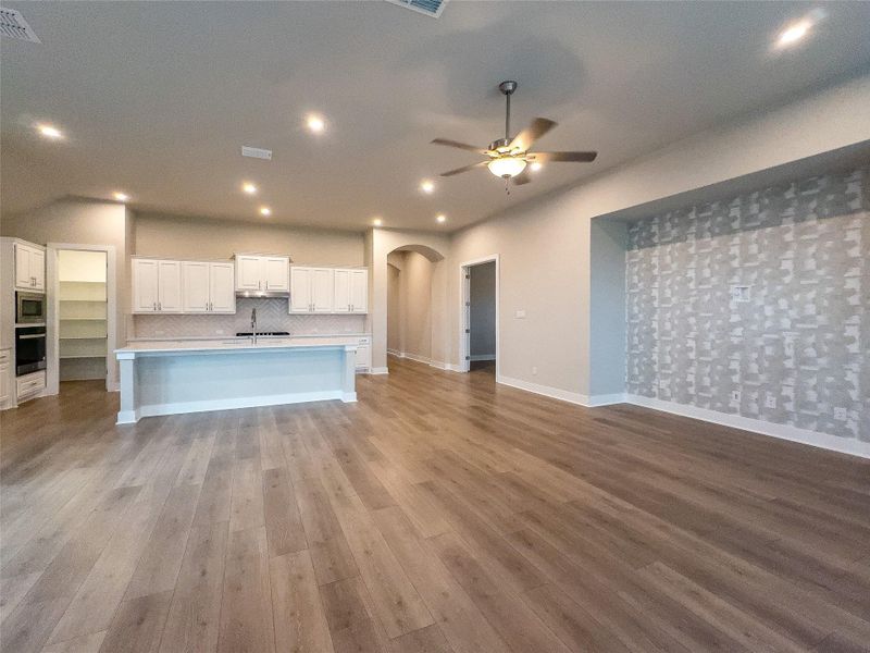 Spacious, unfurnished interior of a new home in Santa Rita Ranch, Liberty Hill (Image 27). Spacious, unfurnished interior of a new home in Santa Rita Ranch, Liberty Hill (Image 27).