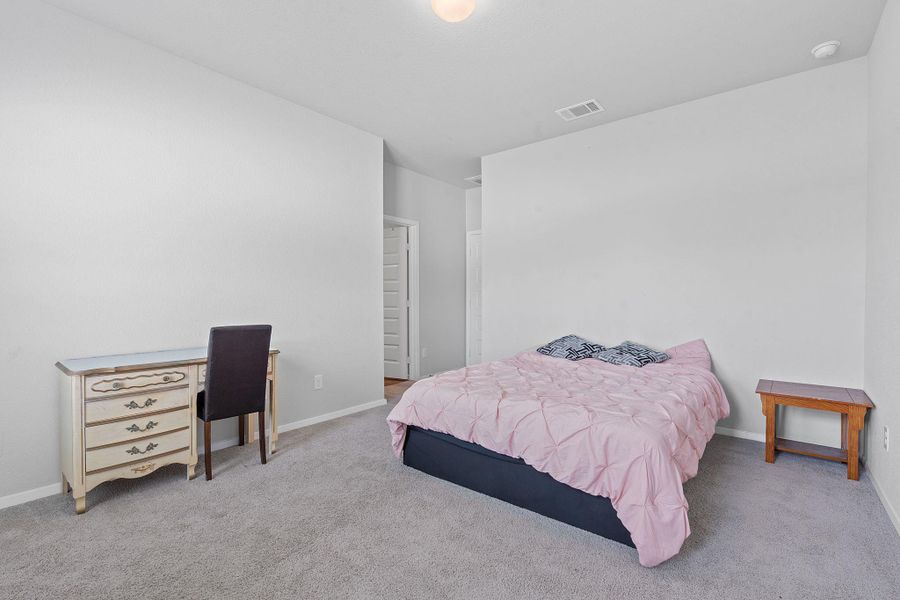 Furnished interior view inside a new home in Harvest Ridge, Elgin (Image 17).