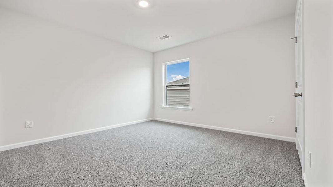 Spacious, unfurnished interior of a new home in Lakestone, Woodruff (Image 14).