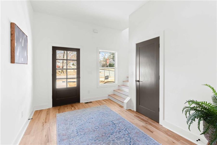 Spacious, unfurnished interior of a new home in , Atlanta (Image 26).