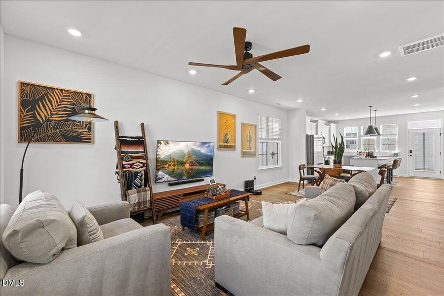 09-33 Pear Blossom Pkwy