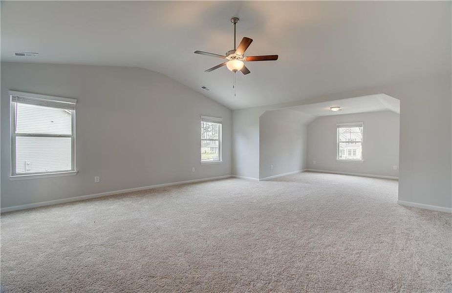 Spacious, unfurnished interior of a new home in Grandview at Millers Mill, Stockbridge (Image 28).