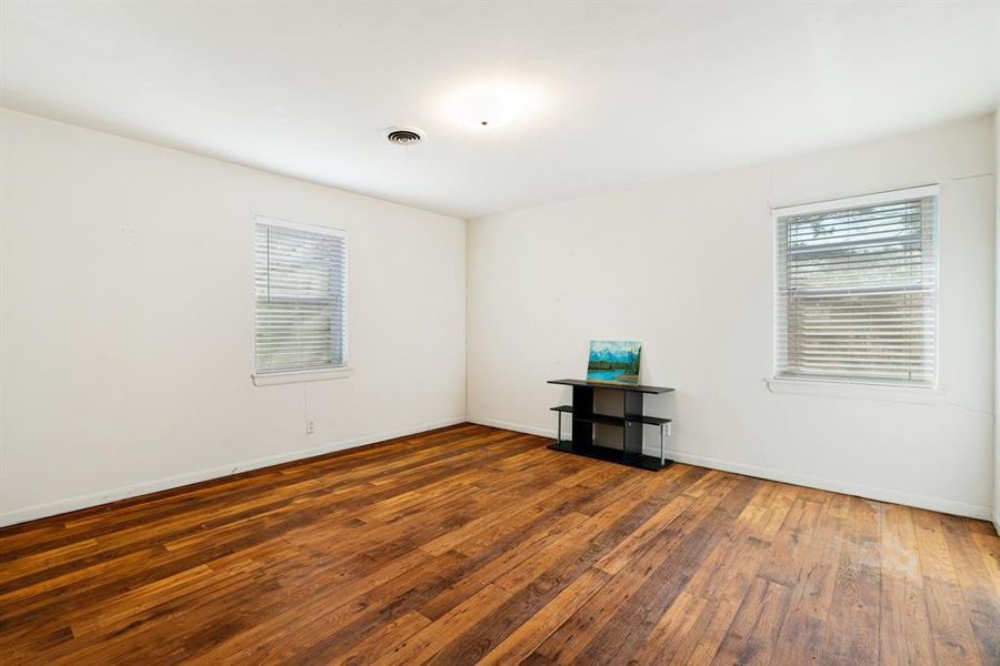 Spacious, unfurnished interior of a new home in , Blossom (Image 11).