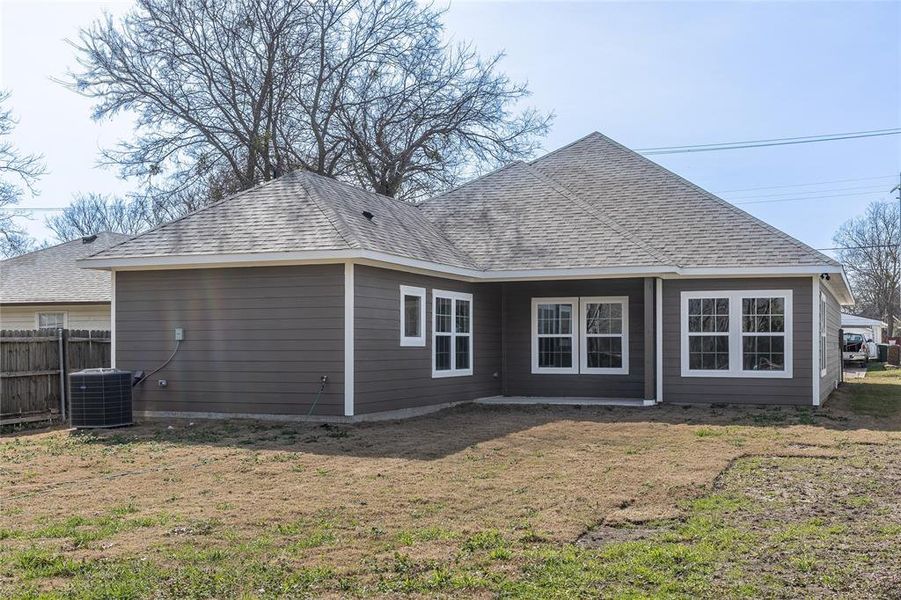 Exterior details and patio area of a home in , Sherman (Image 4).