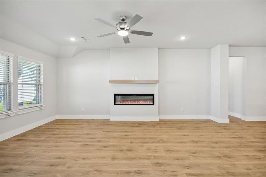 Spacious, unfurnished interior of a new home in Painted Tree - Woodland West, McKinney (Image 24).