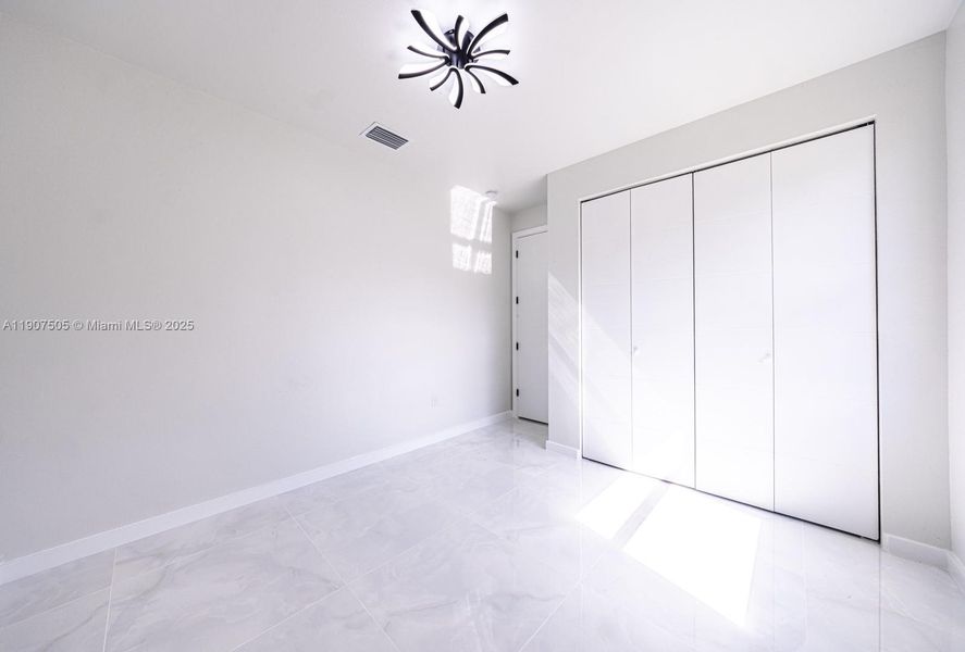 Spacious, unfurnished interior of a new home in , Lehigh Acres (Image 9).