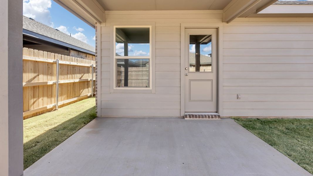 Exterior details and patio area of a home in Terra Vista, Lubbock (Image 3).