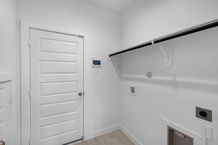 Spacious, unfurnished interior of a new home in Grand Mason Crossing, Katy (Image 22).
