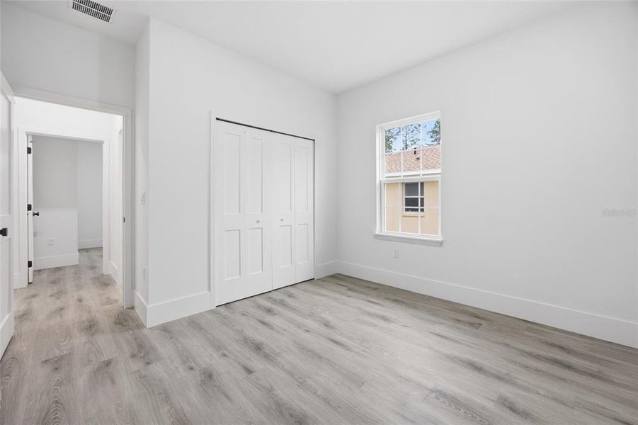 Spacious, unfurnished interior of a new home in , Citrus Springs (Image 31).